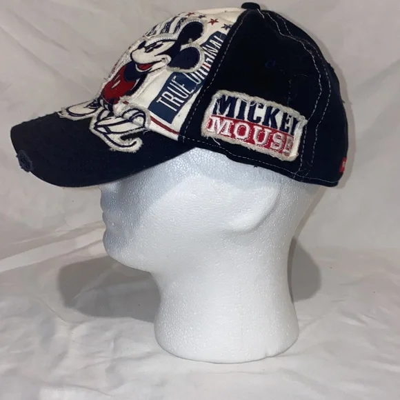 Mickey Mouse hat - Picture 3 of 5